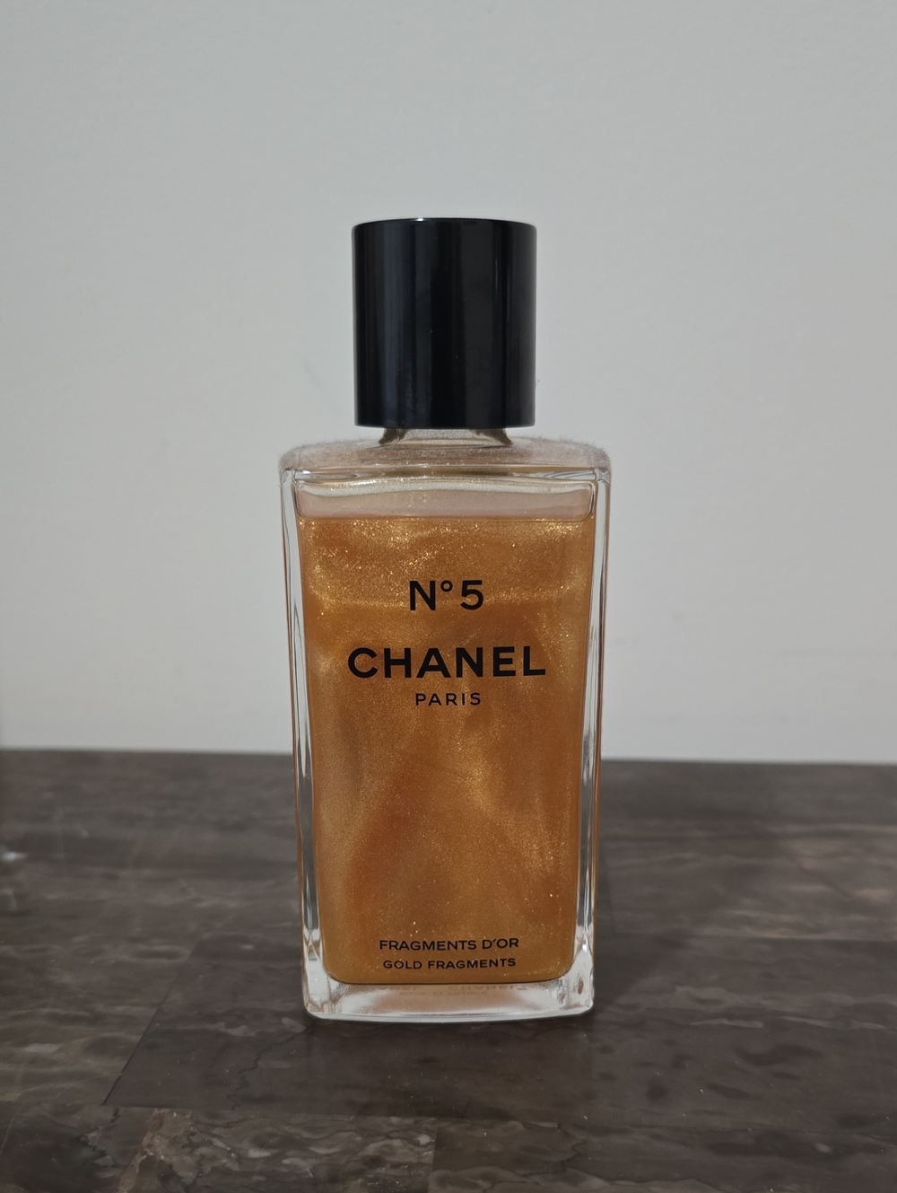 CHANEL N°5 Fragments D'Or Shimmering Highlighter Oil - Gold